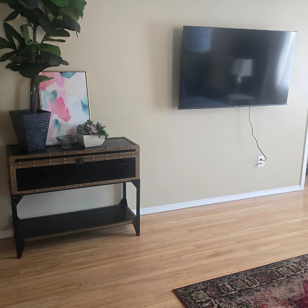 Cape on Chatham bright living room with comfortable sectional